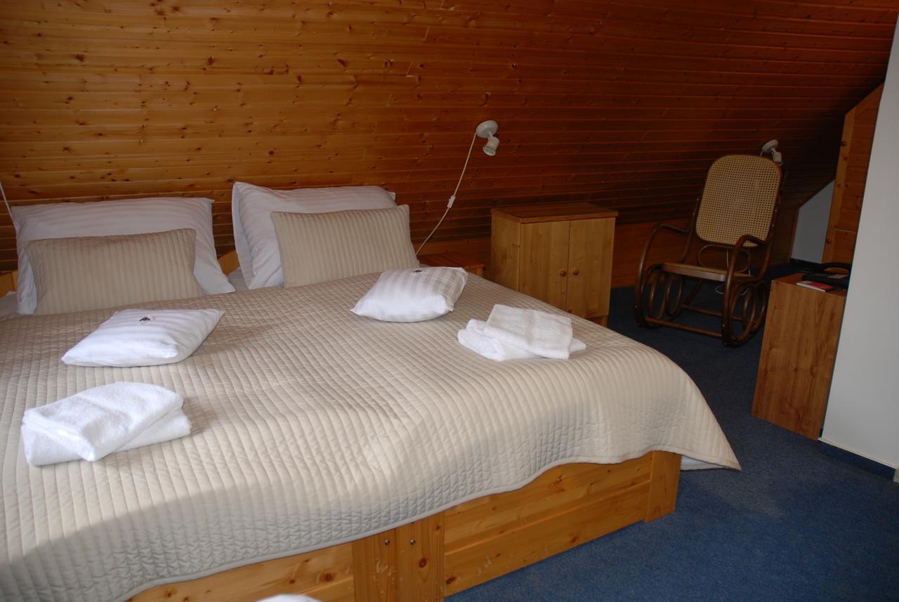 Hotel U Ruze Slavonice Exteriör bild