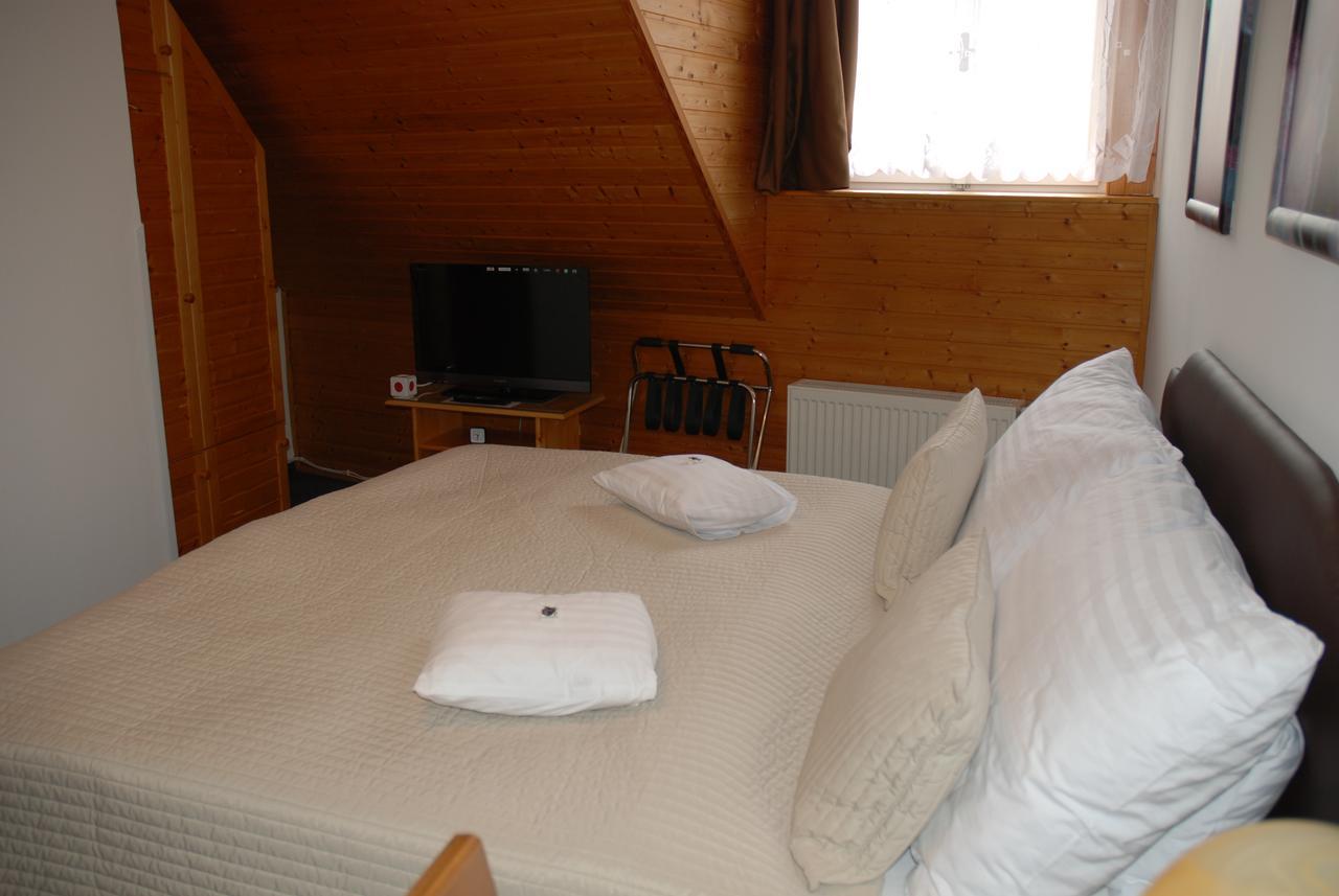 Hotel U Ruze Slavonice Exteriör bild