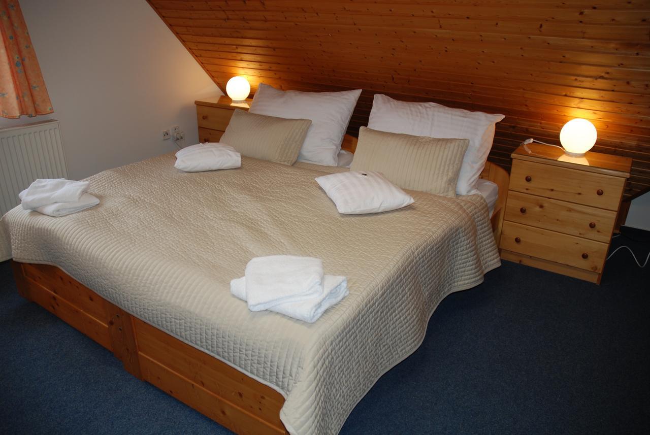 Hotel U Ruze Slavonice Exteriör bild